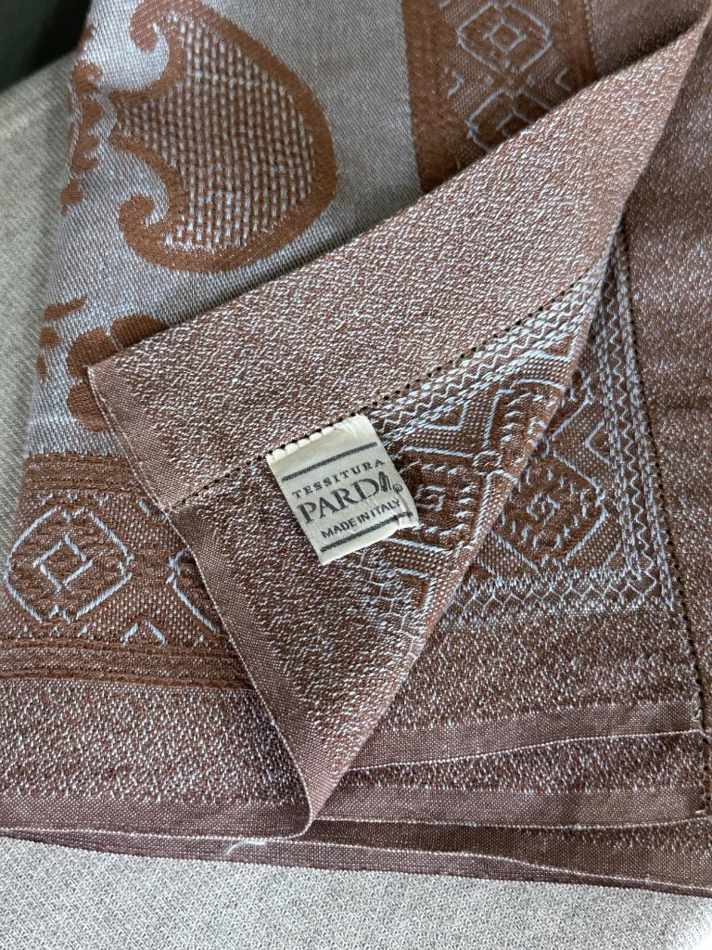 Italian Tessitura Pardi- Jacquard Damask Table Runner: BRAND NEW